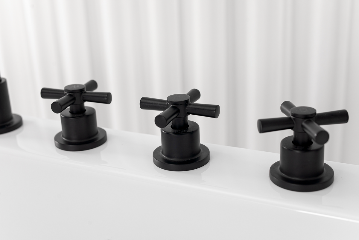 Freistehende Badewanne ARUBA schwarz matt 170x75x58 cm