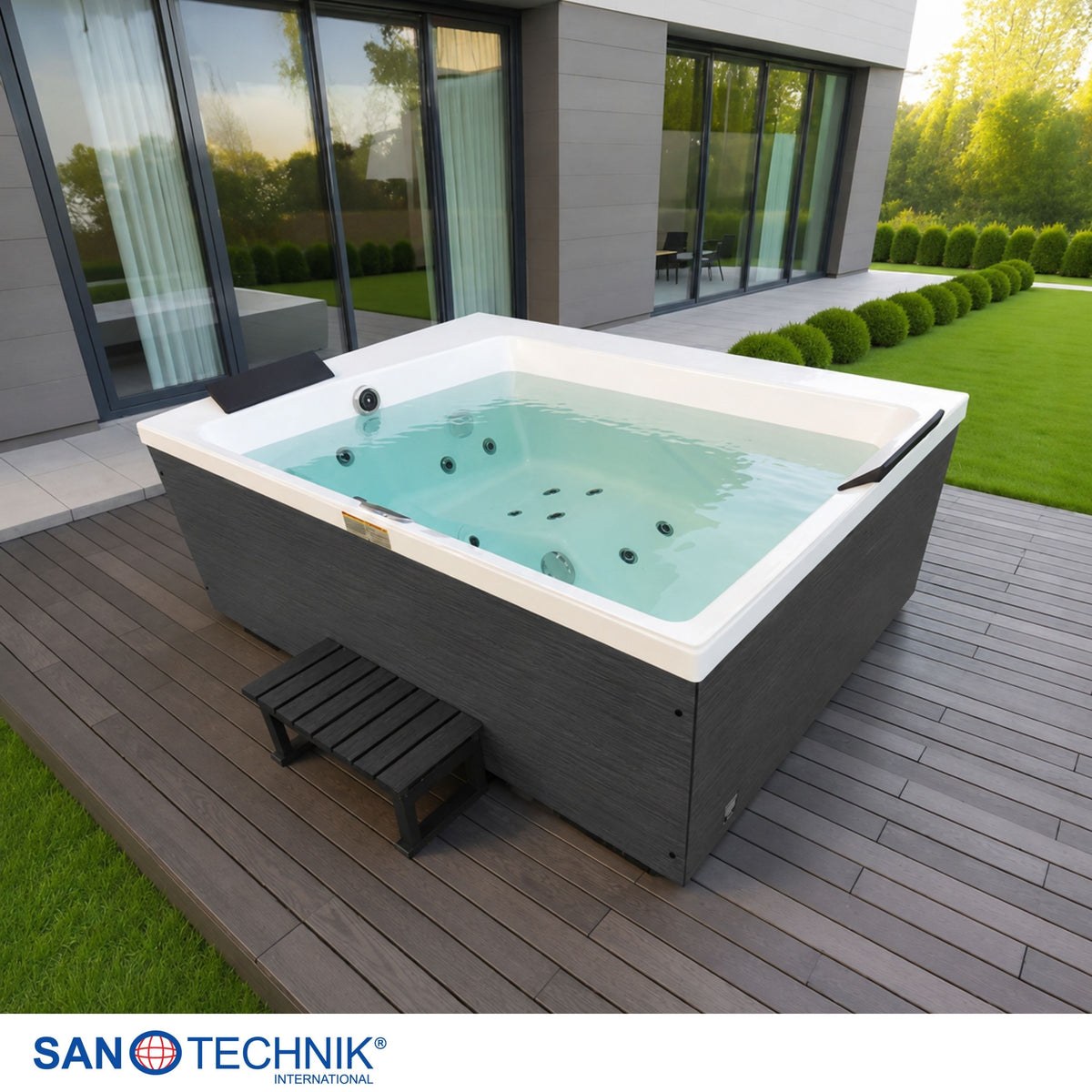 Outdoor Whirlpool KORFU White inkl. Abdeckung & Stiege 190x140x70 cm frostsicher